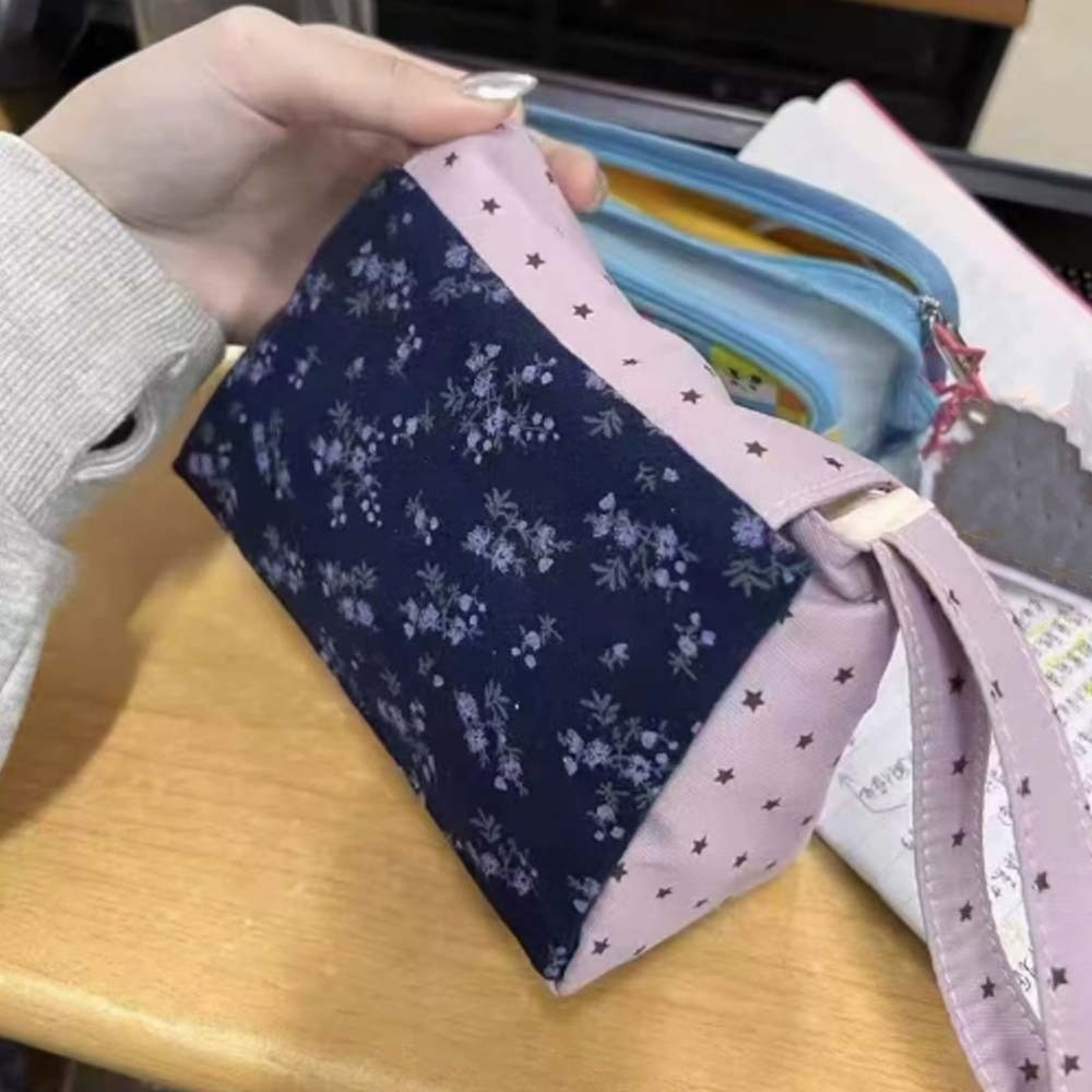 Korean Lifestyle & Kids Boutique Photos - Bolsa de Maquiagem Floral Roxa com
